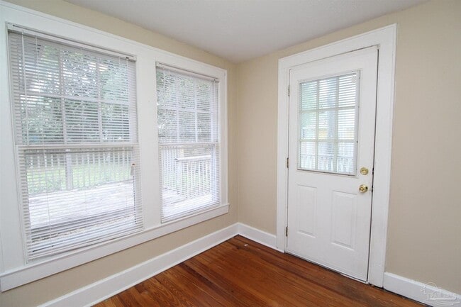 Building Photo - 1504 E Strong St