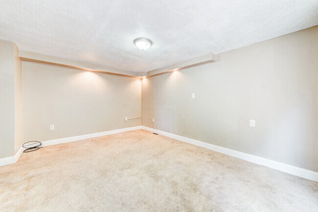 Building Photo - AVAILABLE AUGUST 2026 - Beautiful 3 Bedroom Home w/ OFF-STREET PARKING & Deck!