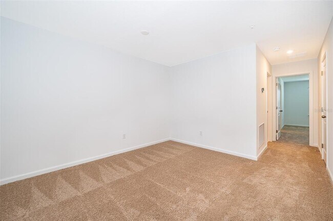 Building Photo - 9811 Walkway Dr