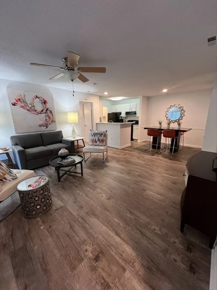 Primary Photo - Greyeagle Apartments