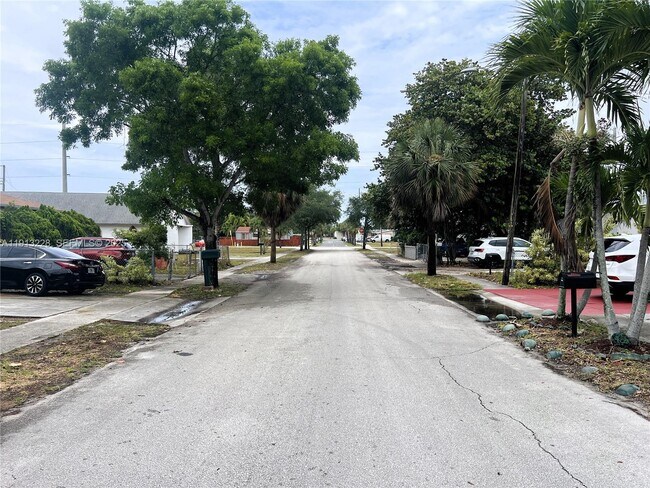 Building Photo - 2226 Cody St