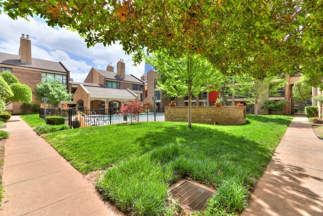 Building Photo - 600 NW 4th St