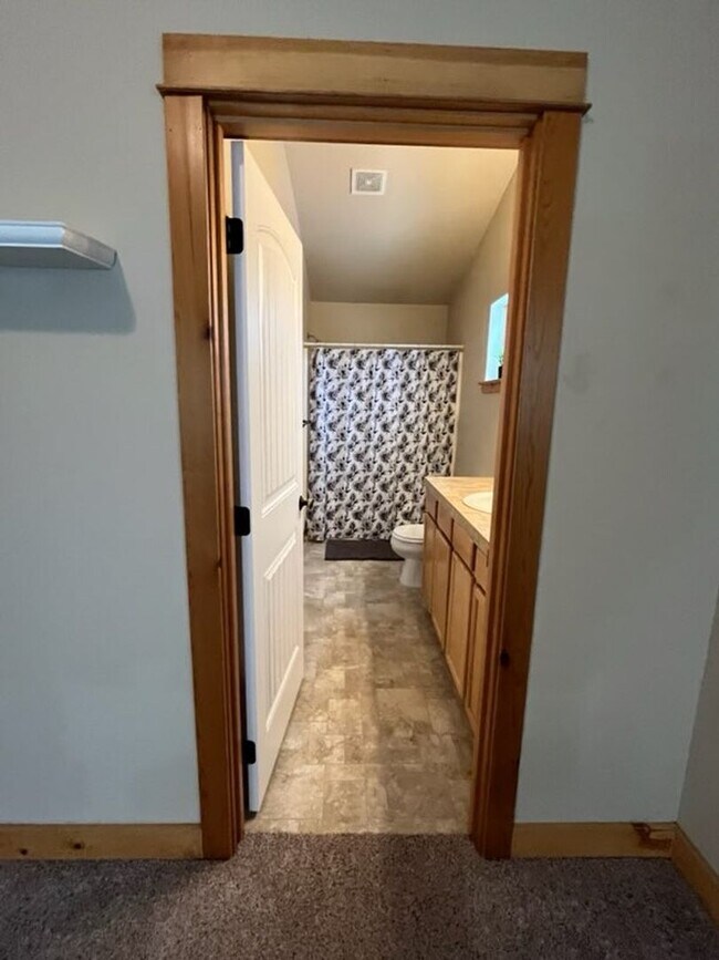 Building Photo - Charming 3 Bed + Loft Row Home in Quiet Neighborhood | 2.5 Baths | 2-Car Garage