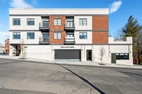 Building Photo - 355 Phillips Park Rd