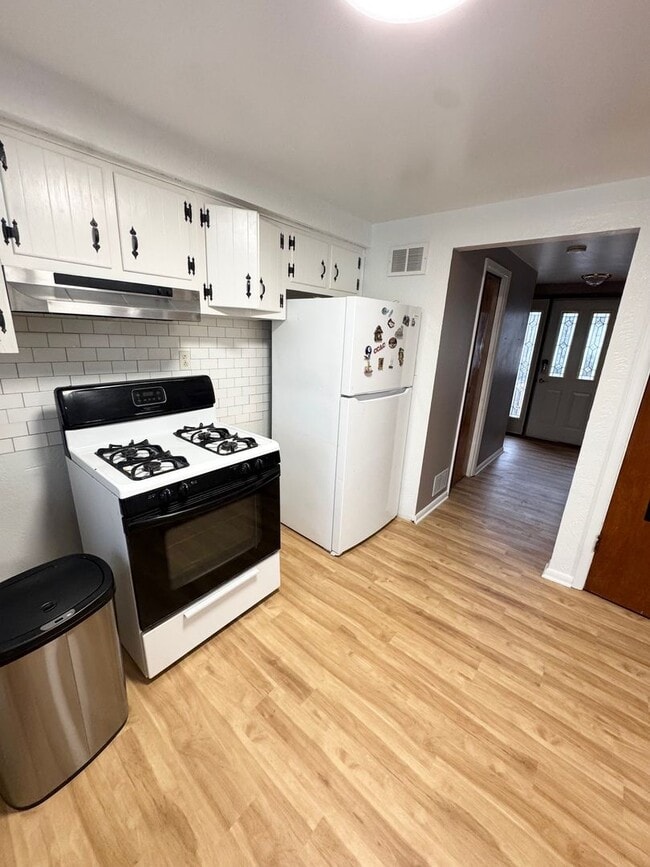 Building Photo - Spacious 4 Bedroom Home in Monroeville