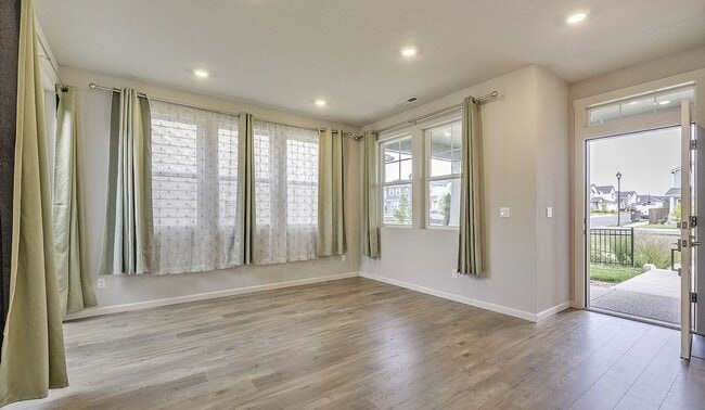 Building Photo - Discover the Charm of This Elegant North P...
