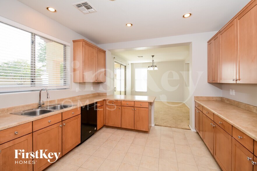Building Photo - 16430 W Prickly Pear Trail