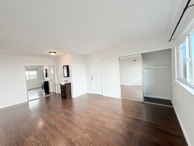 Building Photo - Cozy, charming newly updated 3 bed 2 bath home located in a cul-de-sac