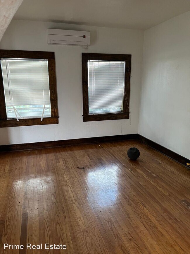Building Photo - 3 br, 2 bath House - 205 E Mesquite St.