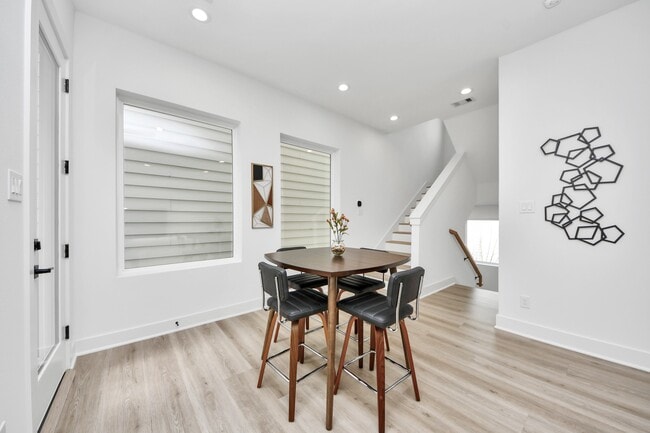 Building Photo - 8320 Brecha Ln