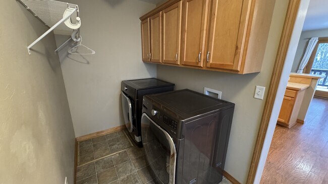 Building Photo - 3003 Oliver St