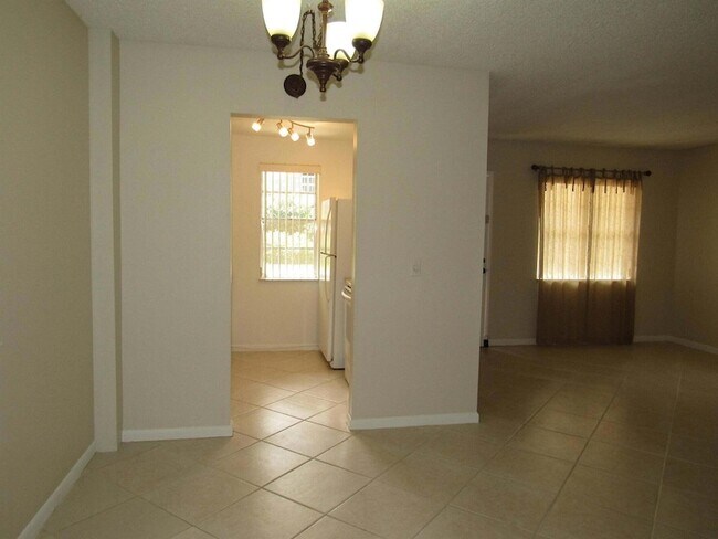 Building Photo - 2302 Sunrise Blvd