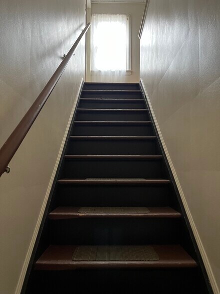 Building Photo - 1506 Chandler Ave