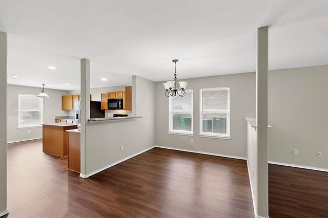 Building Photo - 708 Lark Dr