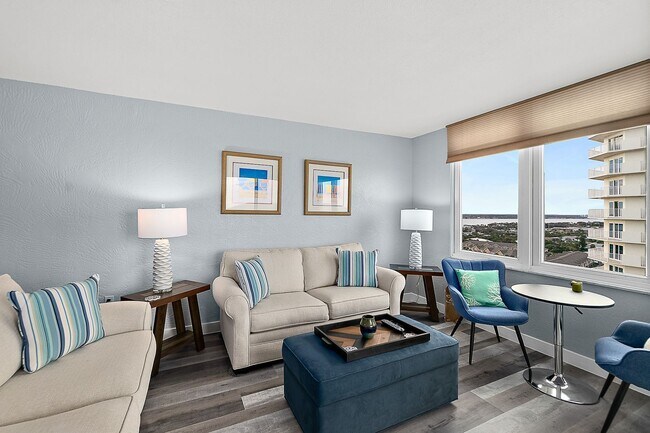 Building Photo - Spacious Oceanfront Condo