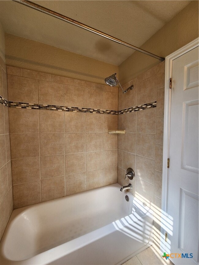 Building Photo - 21 Moss Rock Dr