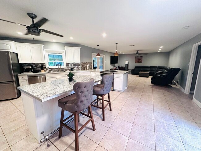 Building Photo - 4540 Mathis St