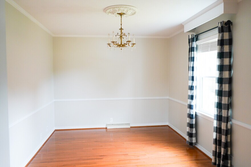 Dining room - 735 Fisk Rd