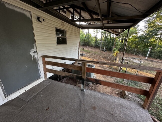 Building Photo - 3 Bedroom 2 Bath home on a corner lot in Anacoco, LA