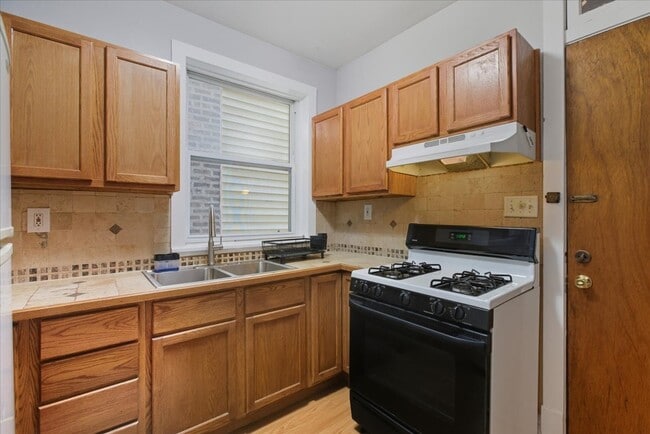 Building Photo - 2708 N Richmond St