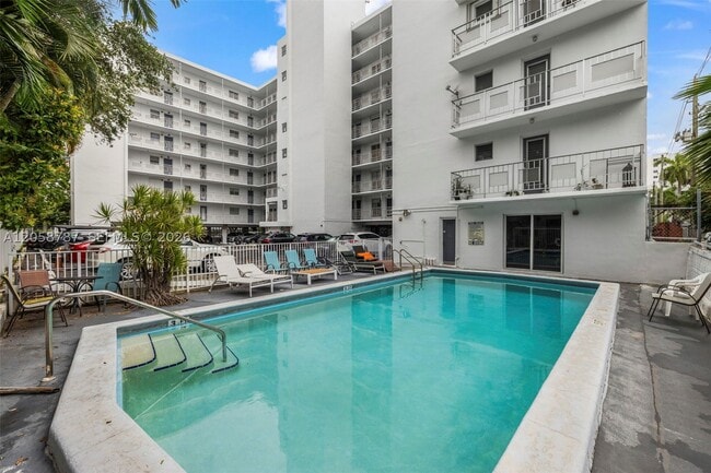 Building Photo - 1340 Lincoln Rd