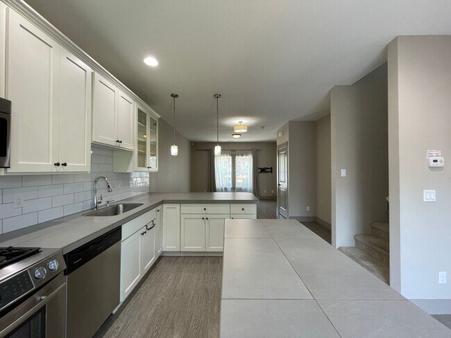 Building Photo - Incredible 2 Bed 1.5 Bath + Den  in N Portland near Peninsula Park! A/C and More!