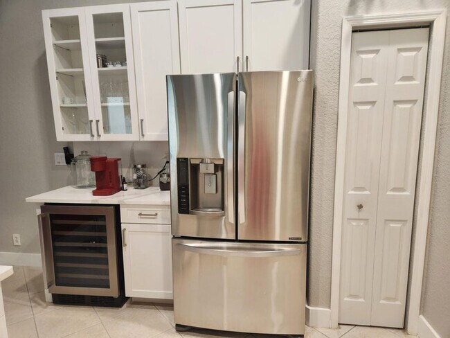 Building Photo - 2564 Sandy Cay