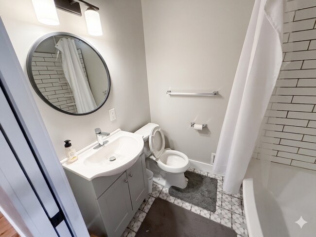 Building Photo - Modern Rental - South Side