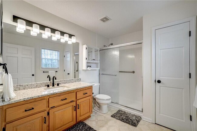 Building Photo - 701 Longview St