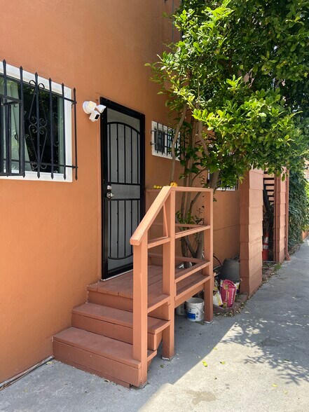 Building Photo - 1832 S Curson Ave