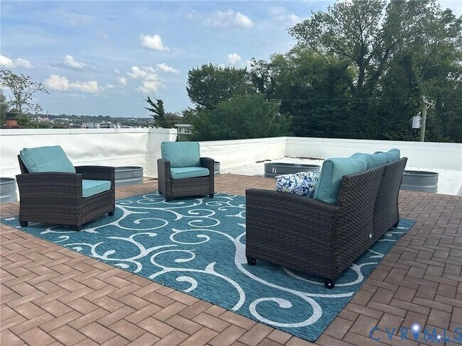 Building Photo - 1020 Porter St