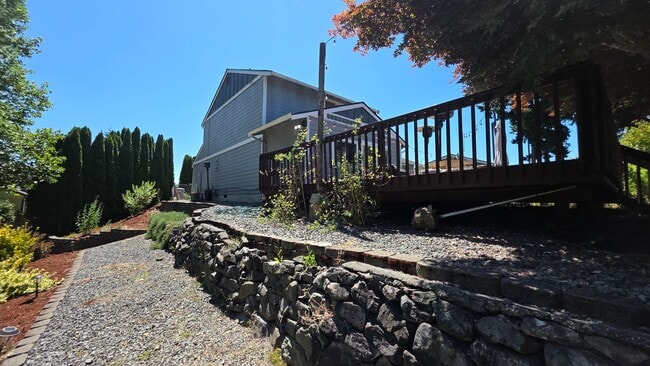 Building Photo - Heart of Puyallup Stunner; a Must See!