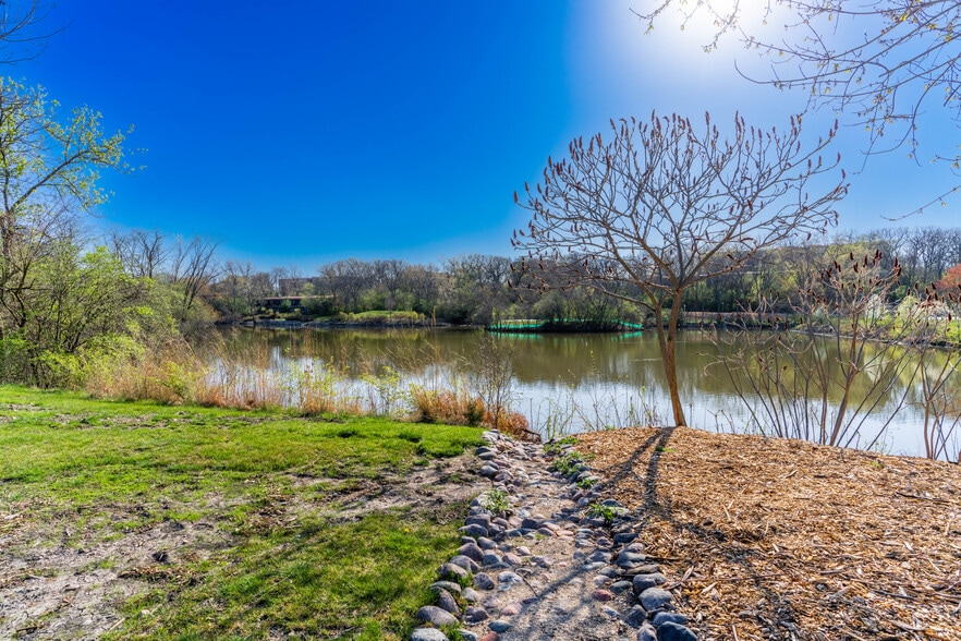 Building Photo - 5950 Oakwood Dr