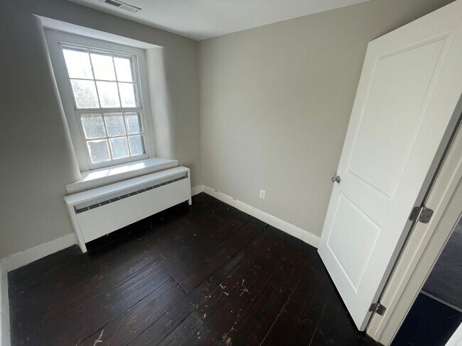 Building Photo - 722 Faust Rd