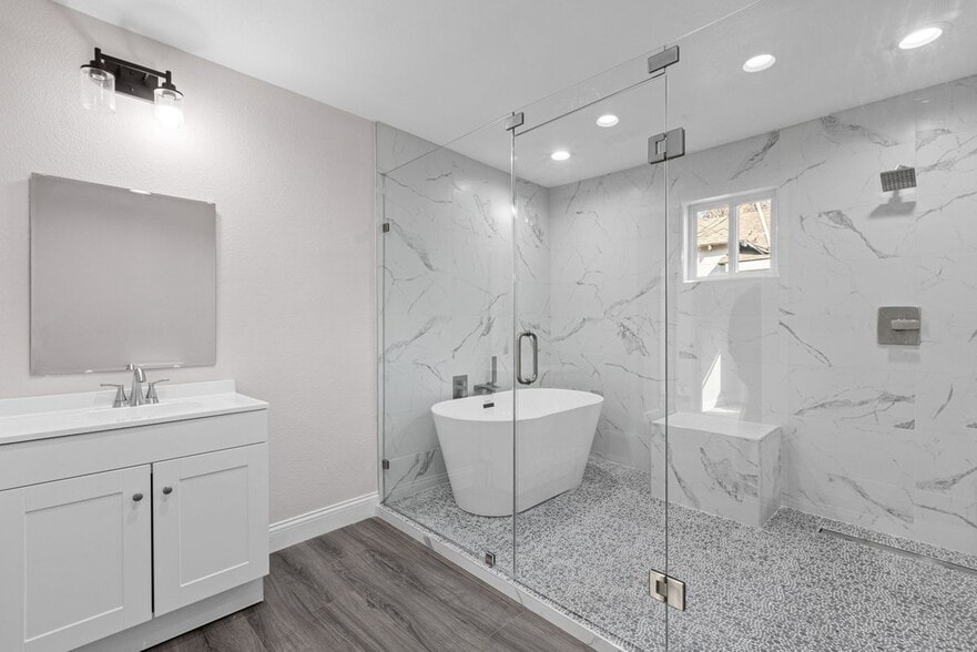 Building Photo - 2435 Sharon St