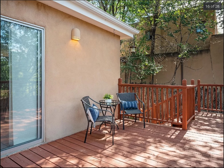 Building Photo - 607 Pinon Dr