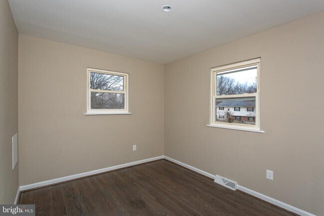 Building Photo - 5026 Preston Ln