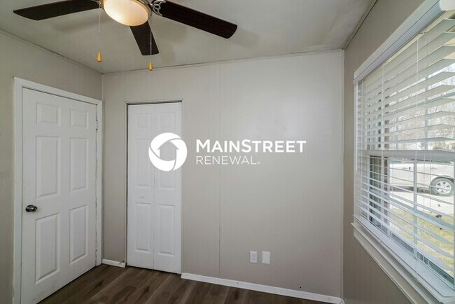 Building Photo - 3 Bedroom Pet-Friendly Home in LOUISVILLE,...