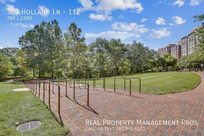 Building Photo - 309 Holland Ln