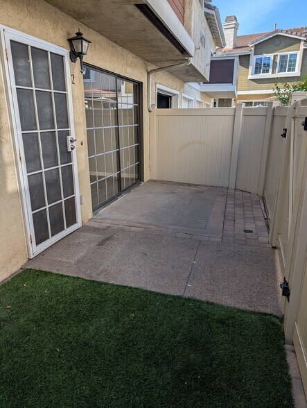 Building Photo - 10170 Palm Glen Dr