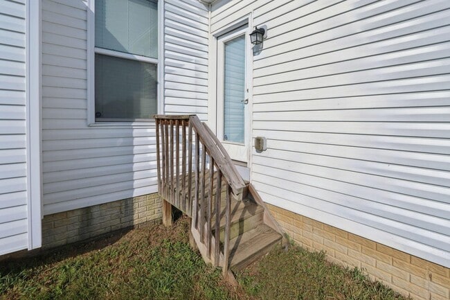 Building Photo - 578 Tallman St