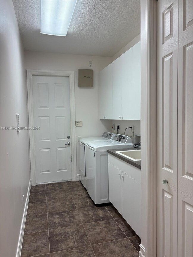 Building Photo - 18265 SE Ridgeview Dr