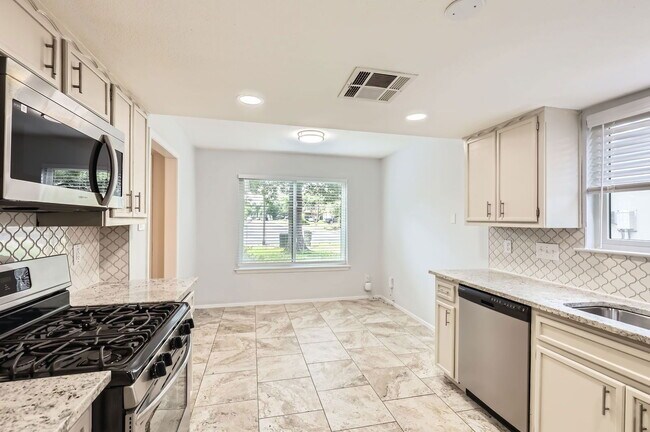 Building Photo - 11426 Bristle Oak Trail