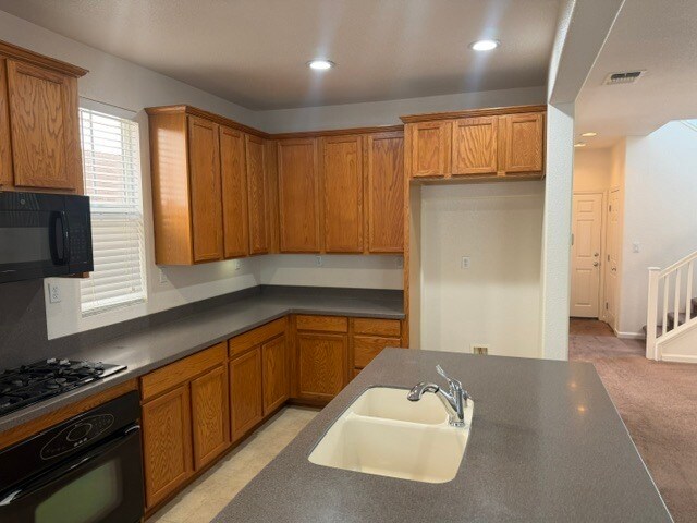 Building Photo - Gorgeous Modesto Home 3 Bedroom 2.5 Bathroom
