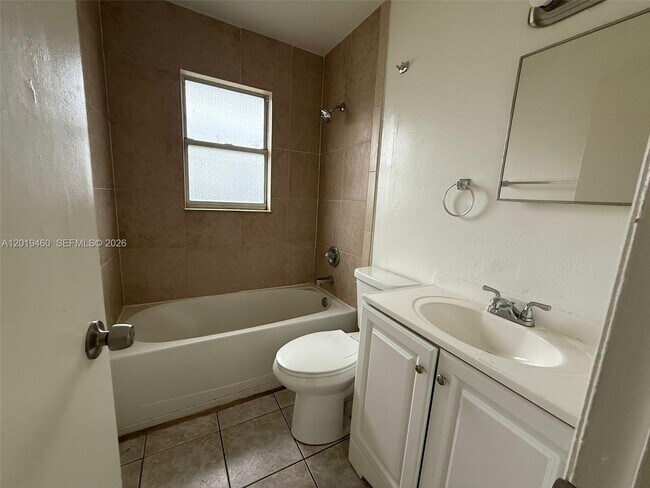 Building Photo - 1604 Cypress Dr