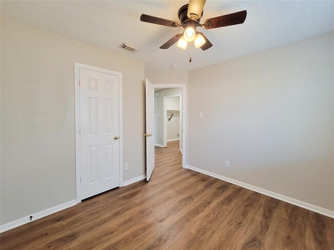 Building Photo - 4226 Daisy Meadow Dr