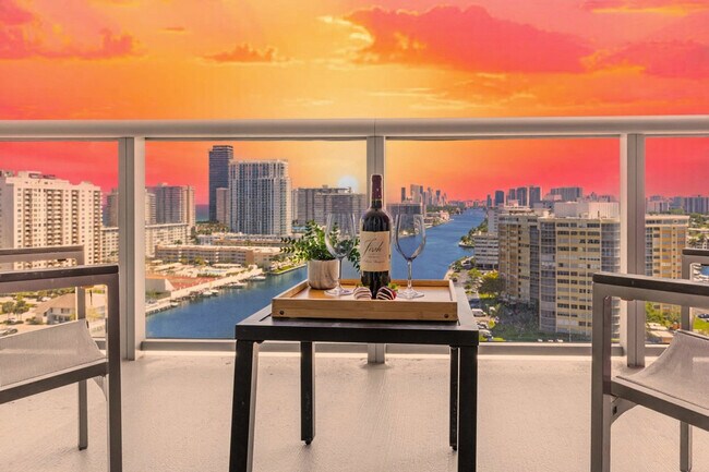 Building Photo - 2602 E Hallandale Beach Blvd