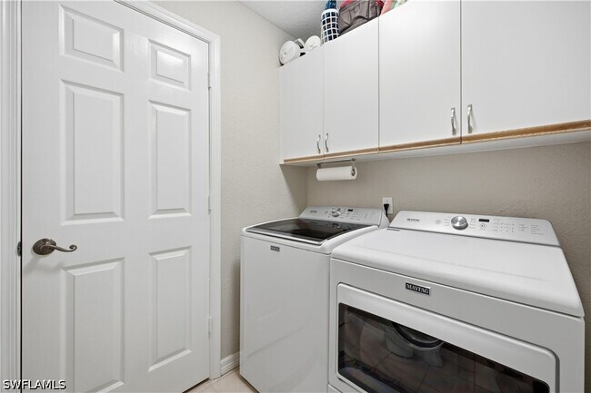 Building Photo - 7054 Barrington Cir