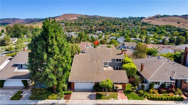 Building Photo - 10 Flintridge