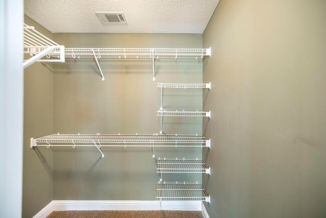 Building Photo - 102 Summerstone Bend